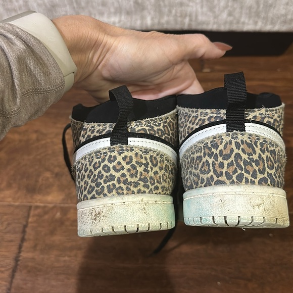 Air Jordan 1 Mid SE - 5Y used - Picture 4 of 4